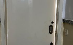 Apartamento/Studio encantador no Posto 6 em Copa.